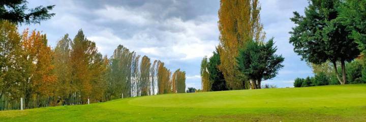 Tenuto sempre molto curato, il Campo Pratica del Golf Club Santo Stefano ti offre la possibilità di allenarti nel modo migliore